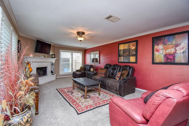 1730 Avenue C F, El Campo, TX 77437