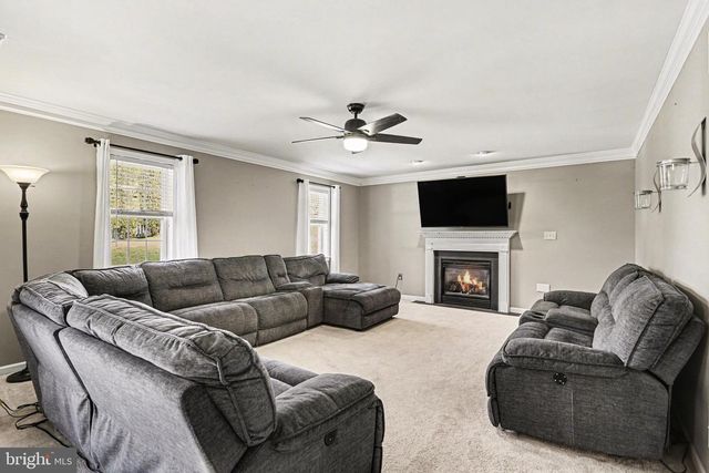 11 EAGLETON DR, York, PA 17407
