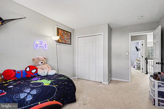 11 EAGLETON DR, York, PA 17407