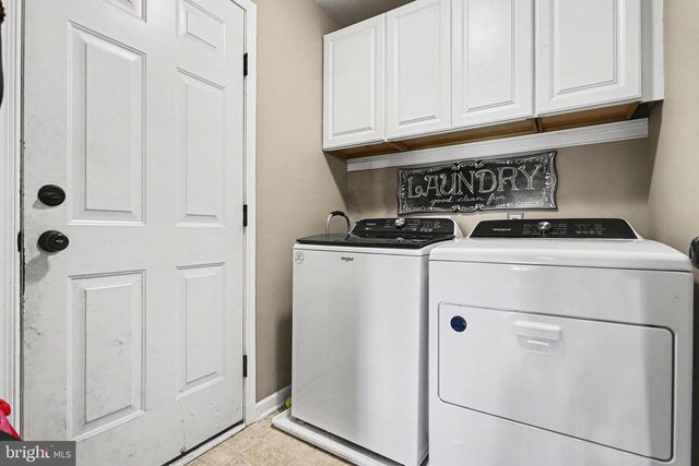 11 EAGLETON DR, York, PA 17407