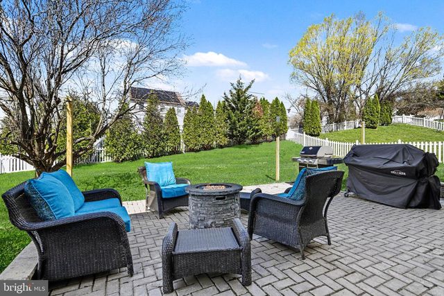 11 EAGLETON DR, York, PA 17407