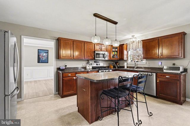 11 EAGLETON DR, York, PA 17407