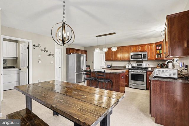 11 EAGLETON DR, York, PA 17407