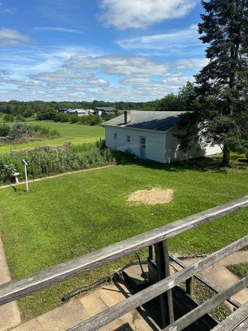 4717 Butterfield Road, Hudson, IA 50643