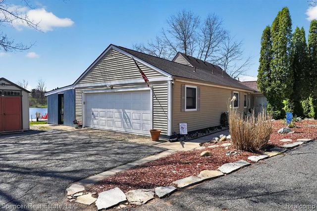 604 Gaffney, Highland, MI 48356