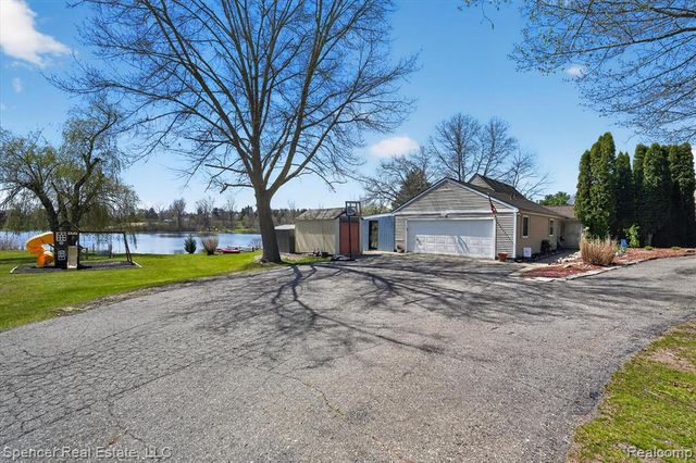 604 Gaffney, Highland, MI 48356