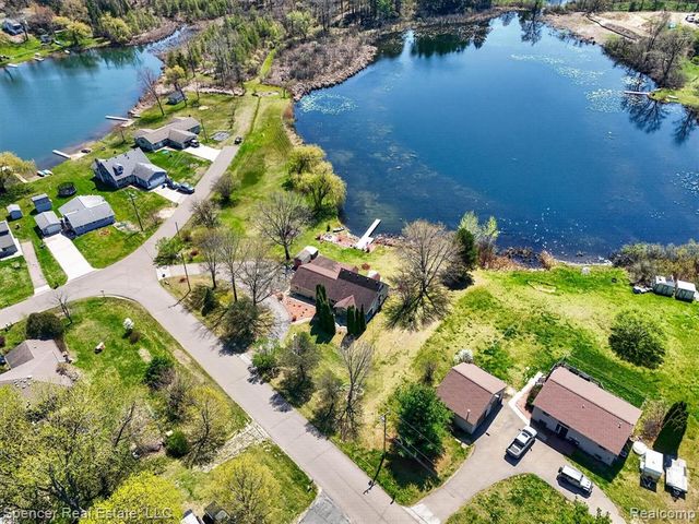 604 Gaffney, Highland, MI 48356