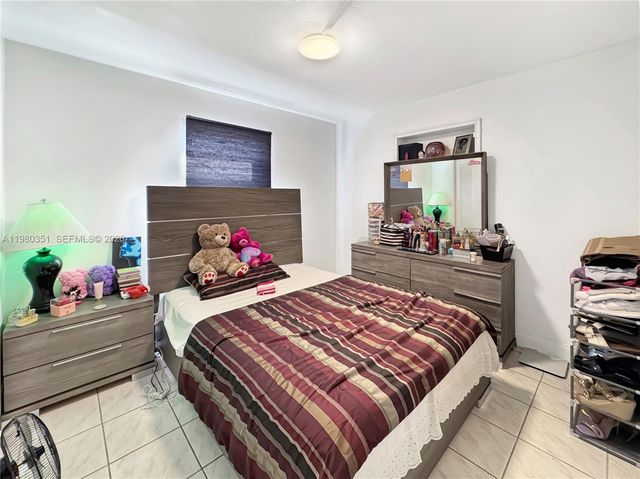 5220 SW 57th St, Davie, FL 33314