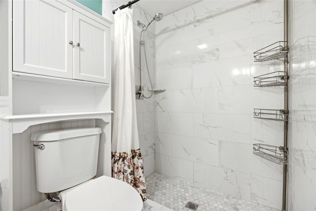 8704 MARLIN COURT, Tampa, FL 33634