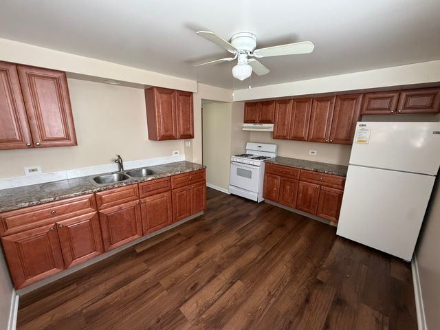 1511 E Roosevelt Road 1, Wheaton, IL 60187