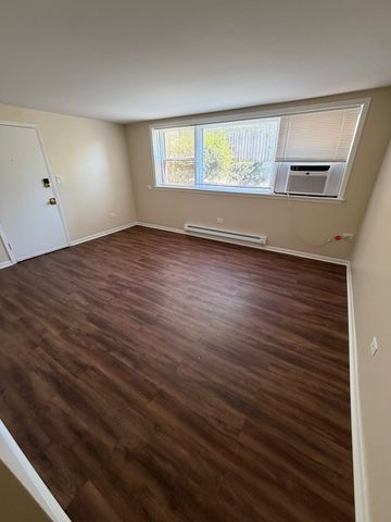 1511 E Roosevelt Road 1, Wheaton, IL 60187