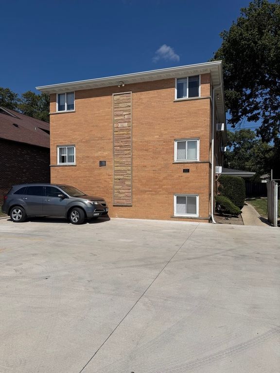 1511 E Roosevelt Road 1, Wheaton, IL 60187