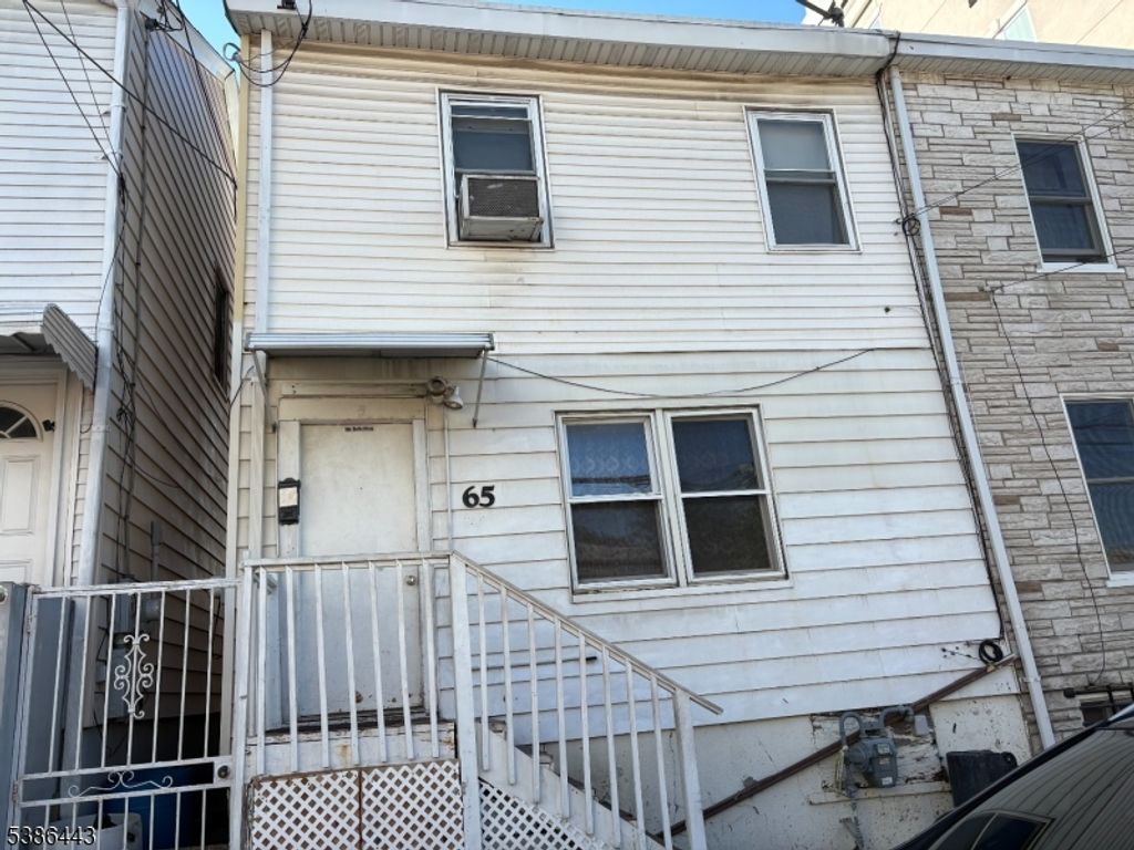 65 Levine St, Paterson City, NJ 07503