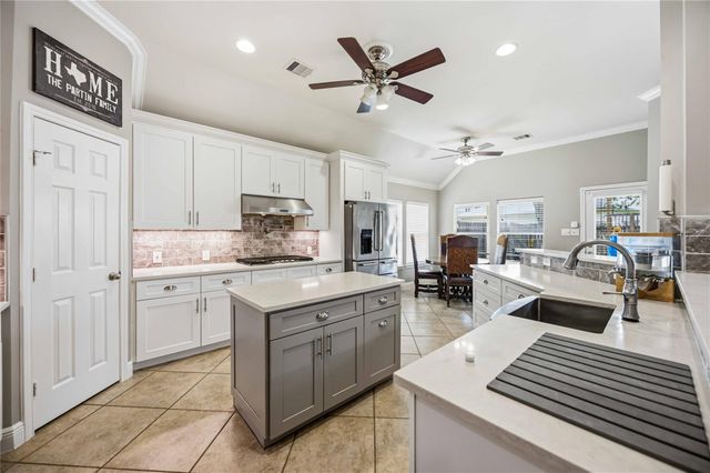 327 Silver Creek Circle, Richmond, TX 77406