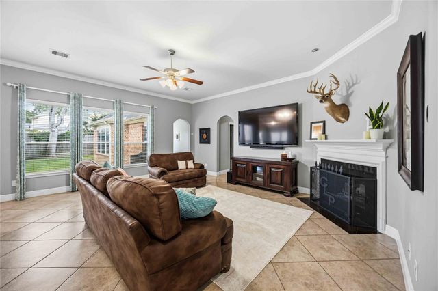 327 Silver Creek Circle, Richmond, TX 77406