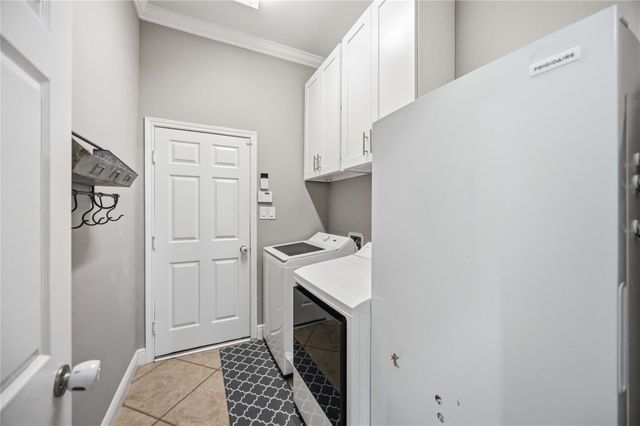 327 Silver Creek Circle, Richmond, TX 77406