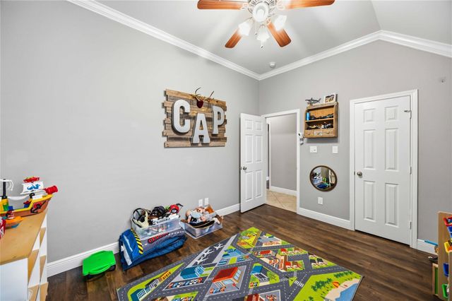 327 Silver Creek Circle, Richmond, TX 77406