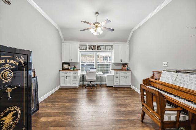 327 Silver Creek Circle, Richmond, TX 77406