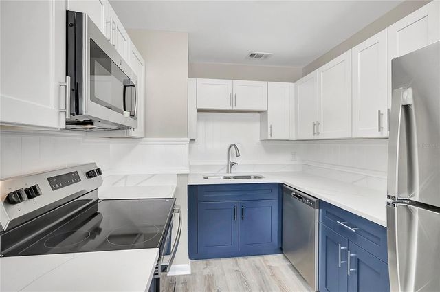 7015 FILBERT LANE, Tampa, FL 33637