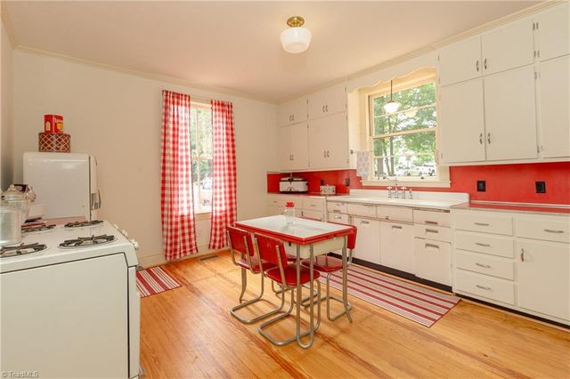 802 Lawsonville Avenue, Reidsville, NC 27320