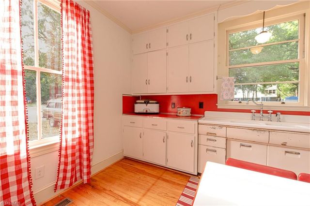 802 Lawsonville Avenue, Reidsville, NC 27320