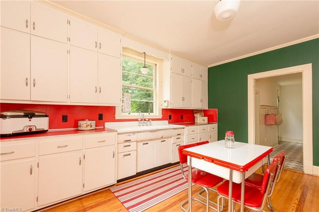 802 Lawsonville Avenue, Reidsville, NC 27320