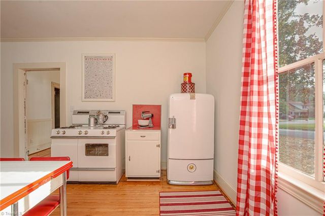 802 Lawsonville Avenue, Reidsville, NC 27320