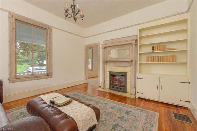 802 Lawsonville Avenue, Reidsville, NC 27320