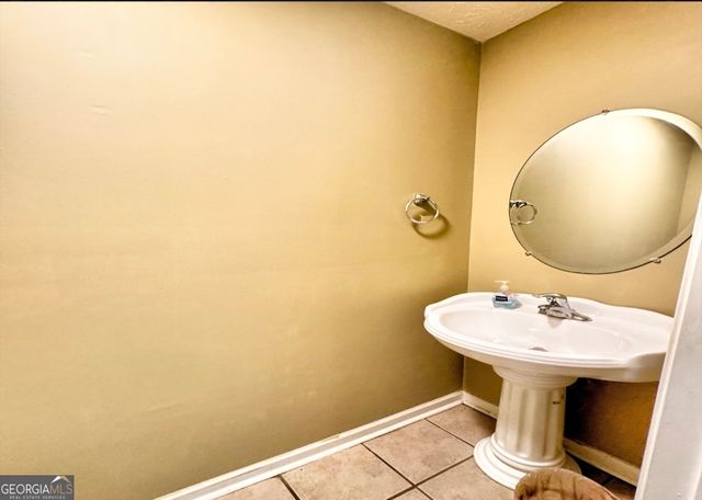239 Old Pond Road, Lagrange, GA 30241
