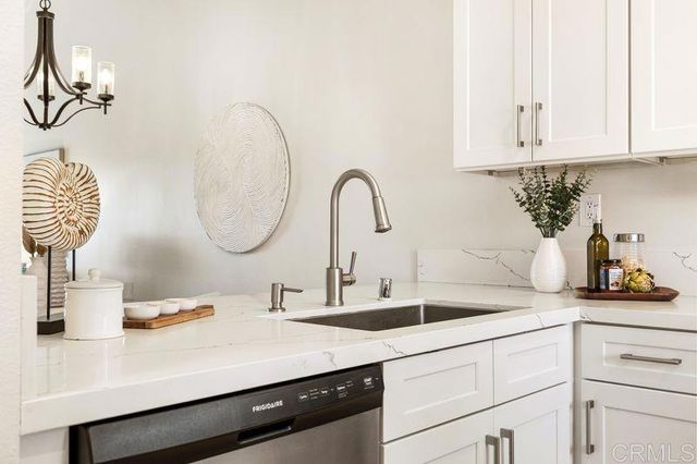 2118 Valleydale Lane, Encinitas, CA 92024