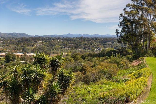 2118 Valleydale Lane, Encinitas, CA 92024