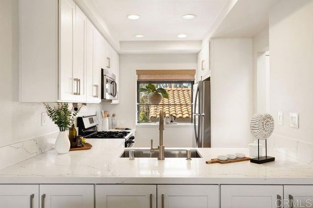 2118 Valleydale Lane, Encinitas, CA 92024