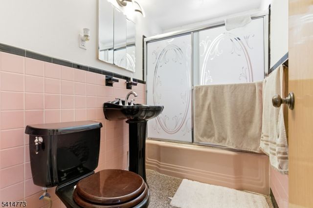 22 Schuyler Ave, Kearny Town, NJ 07032