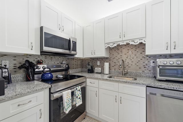 815 Flanders Q, Delray Beach, FL 33484