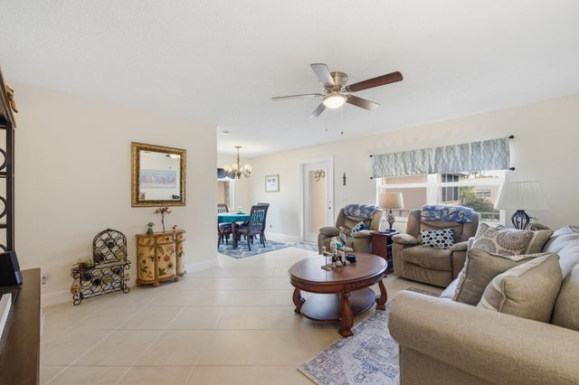 815 Flanders Q, Delray Beach, FL 33484