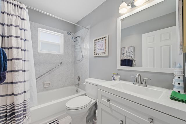 815 Flanders Q, Delray Beach, FL 33484