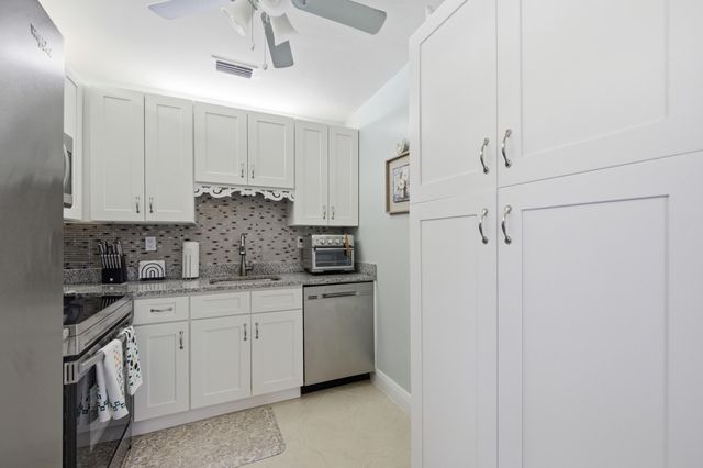 815 Flanders Q, Delray Beach, FL 33484