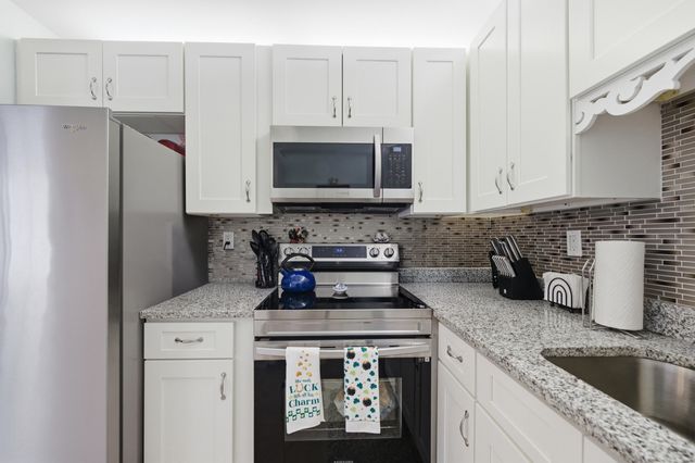 815 Flanders Q, Delray Beach, FL 33484