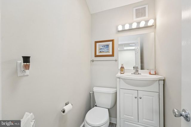 1212 REBEL HILL RD, Conshohocken, PA 19428