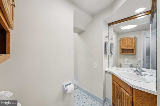 1212 REBEL HILL RD, Conshohocken, PA 19428