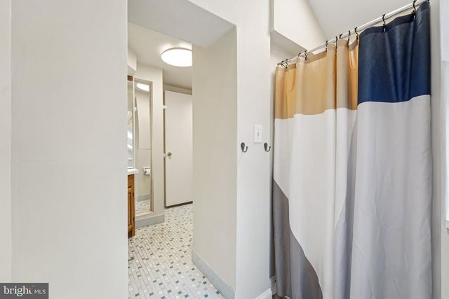 1212 REBEL HILL RD, Conshohocken, PA 19428