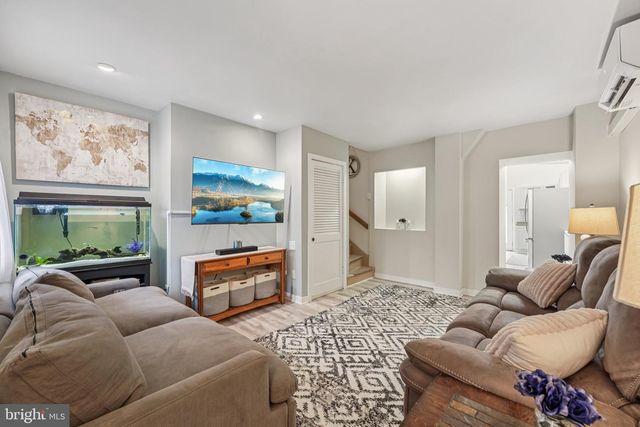 1212 REBEL HILL RD, Conshohocken, PA 19428