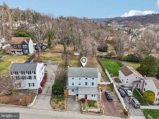 1212 REBEL HILL RD, Conshohocken, PA 19428