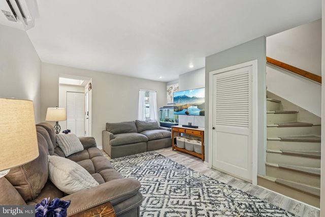 1212 REBEL HILL RD, Conshohocken, PA 19428