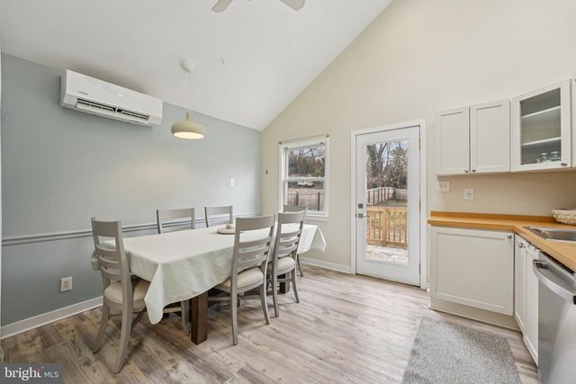 1212 REBEL HILL RD, Conshohocken, PA 19428