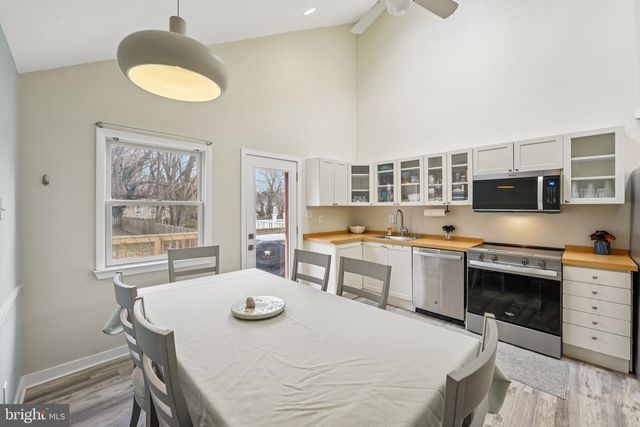 1212 REBEL HILL RD, Conshohocken, PA 19428