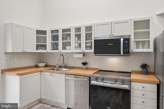 1212 REBEL HILL RD, Conshohocken, PA 19428