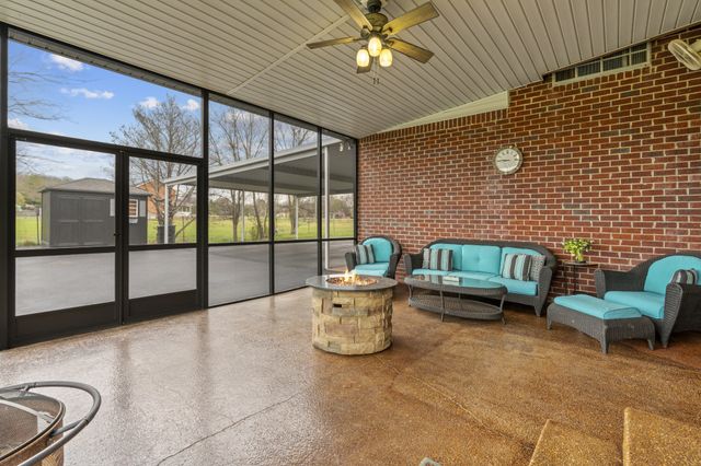 1206 Maple Hill Rd, Lebanon, TN 37087