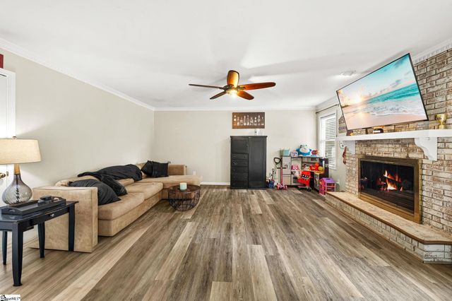 215 Bendingwood Circle, Taylors, SC 29687