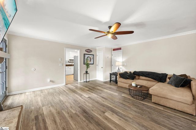 215 Bendingwood Circle, Taylors, SC 29687